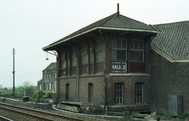 VAULX  DIA 80-3744.jpg